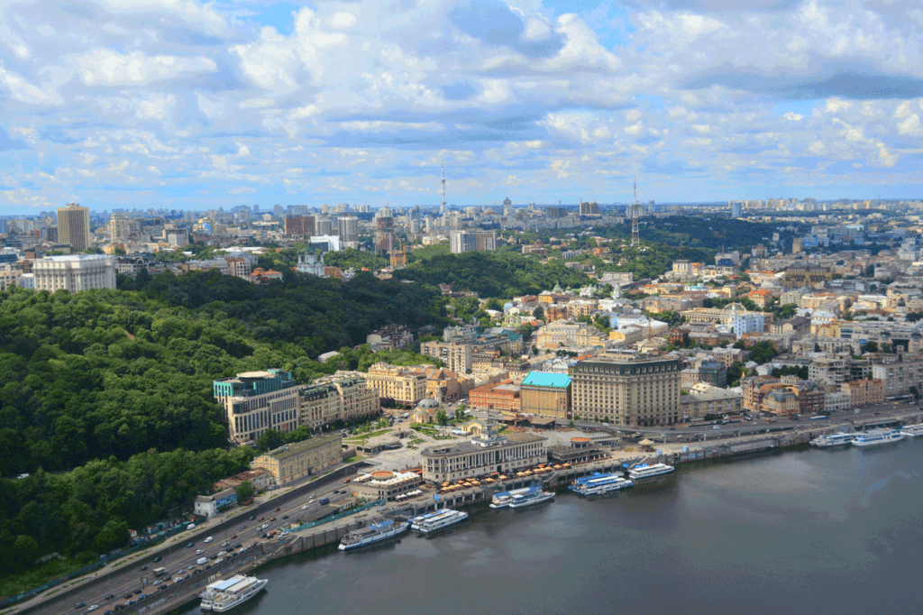 Vuelo panorámico en helicóptero sobre Kiev – 12 minutos